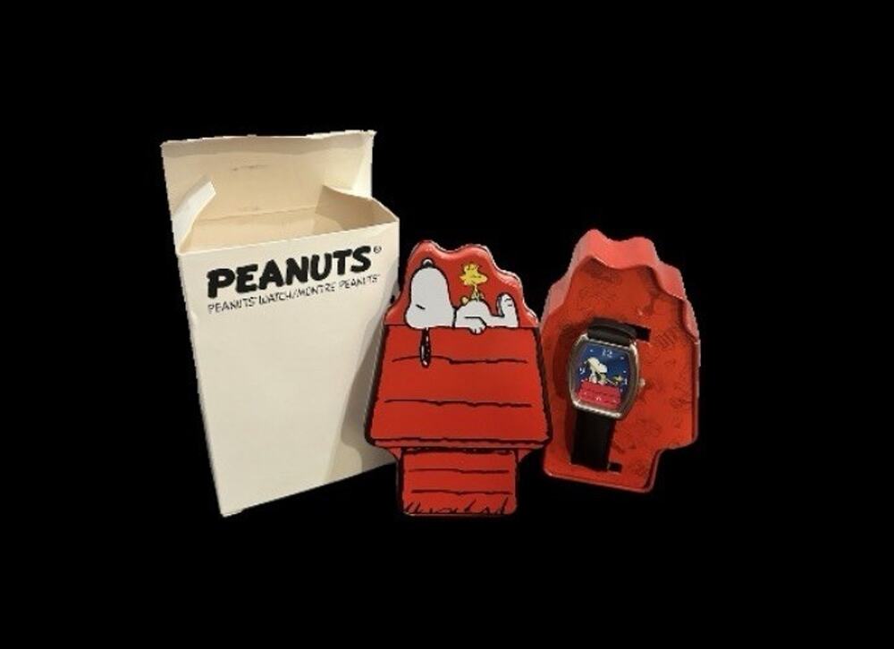VINTAGE PEANUTS SNOOPY & WOODSTOCK QUARTZ BIG BARREL WATCH